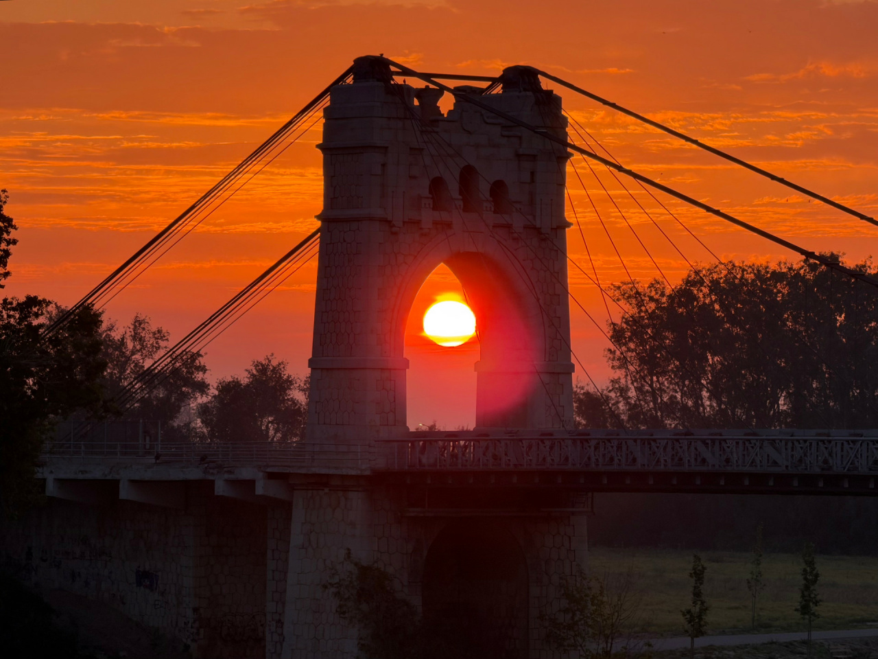Pont Penjant.jpeg